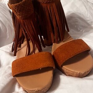 Fringe shoe